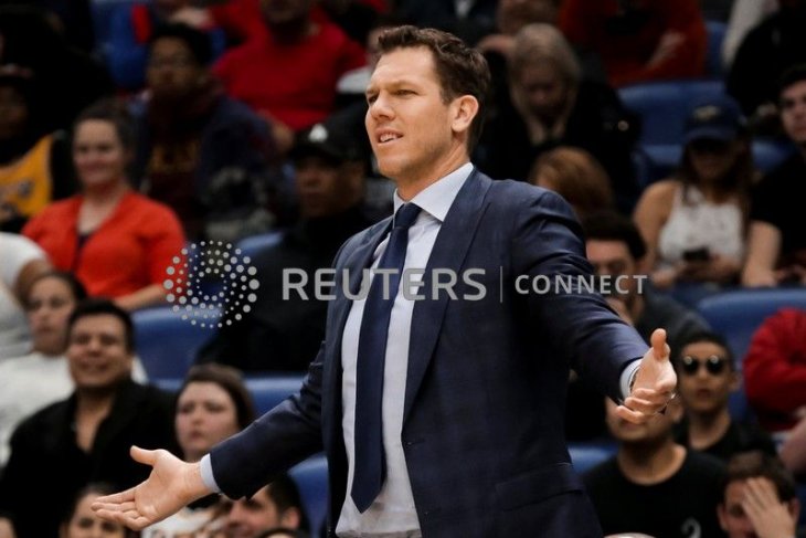Pelatih LA Lakers akhirnya mundur