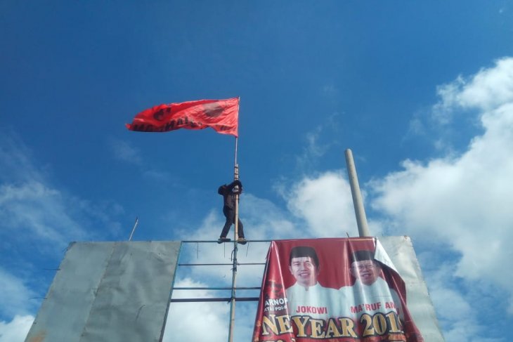 Bawaslu Bangka Tengah tertibkan APK yang terpasang pada masa tenang