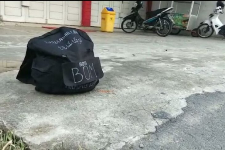 Ransel bertuliskan