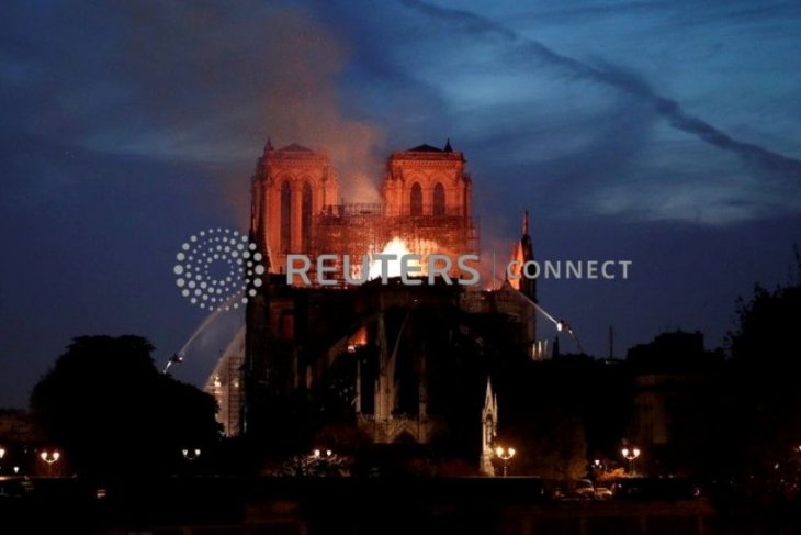 Presiden Macron: Kita akan bangun kembali Notre-Dame bersama-sama