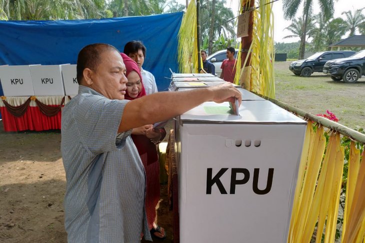 Pemilu 2019: Bupati Langkat berikan hak suaranya