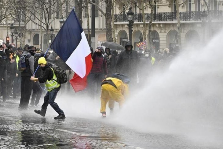 Protes Rompi Kuning di Prancis masuki bulan kelima