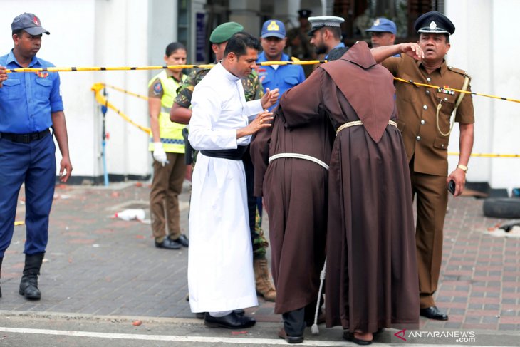 138 orang tewas dalam serangan  terhadap gereja dan hotel di Sri Lanka