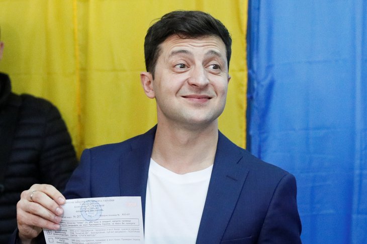 Ukraina masuki ketidak-tentuan setelah pelawak menang pemilu