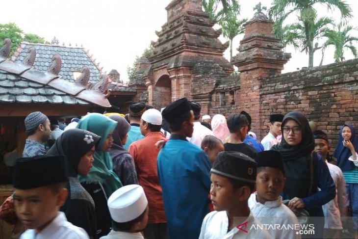 Makam Sunan Kudus jadi tujuan peziarah