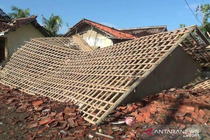 Karawang targetkan perbaiki 1.200 rutilahu tahun ini