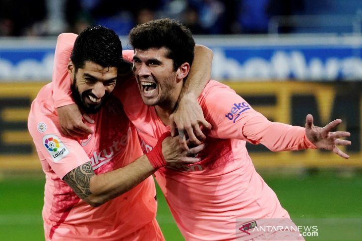 Barcelona letakkan satu tangan di trofi