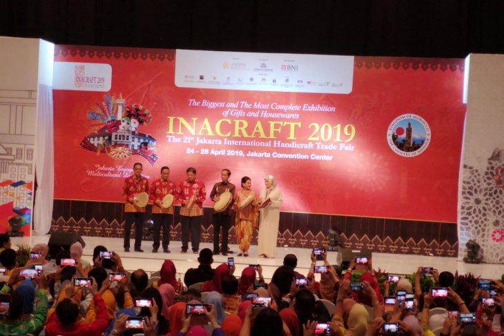 Jokowi  attends opening of International Handicraft Trade Fair