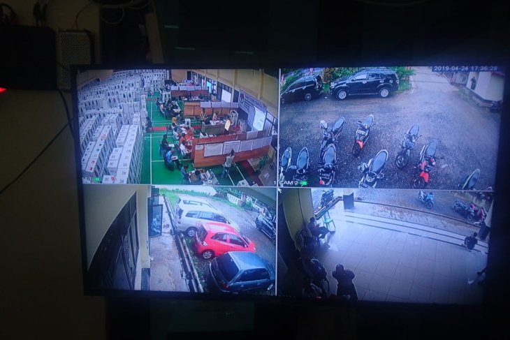 Rekapitulasi penghitungan suara di PPK Sukmajaya dipasangi CCTV