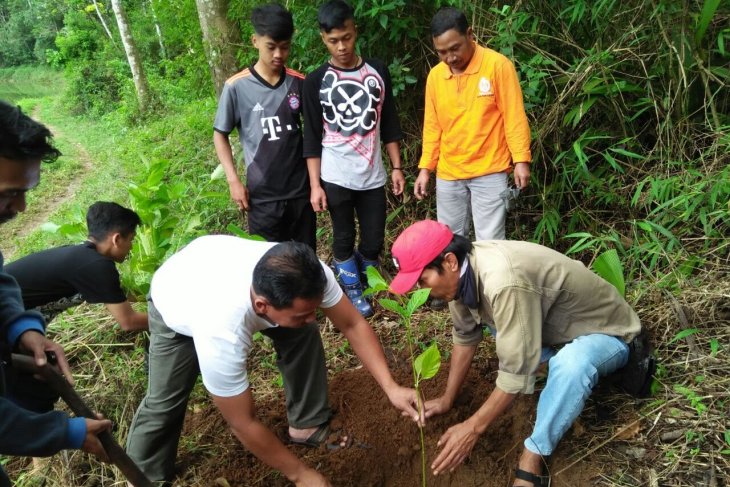 Relawan ProBumi mengajak warga kurangi penggunaan plastik