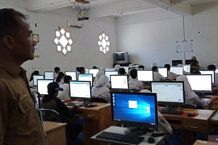 Banyak ruang UNBK SMPdi Banjarmasin belum ideal