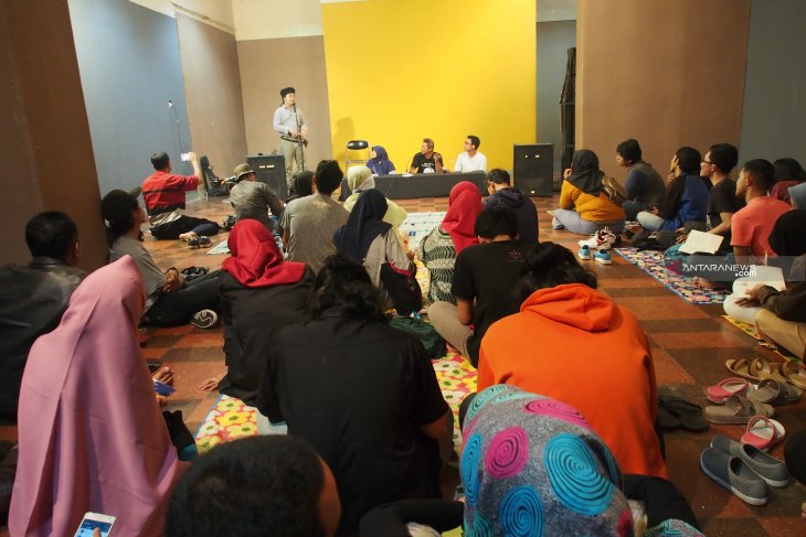 Binhad: Karya-karya penyair generasi milenial tanpa beban