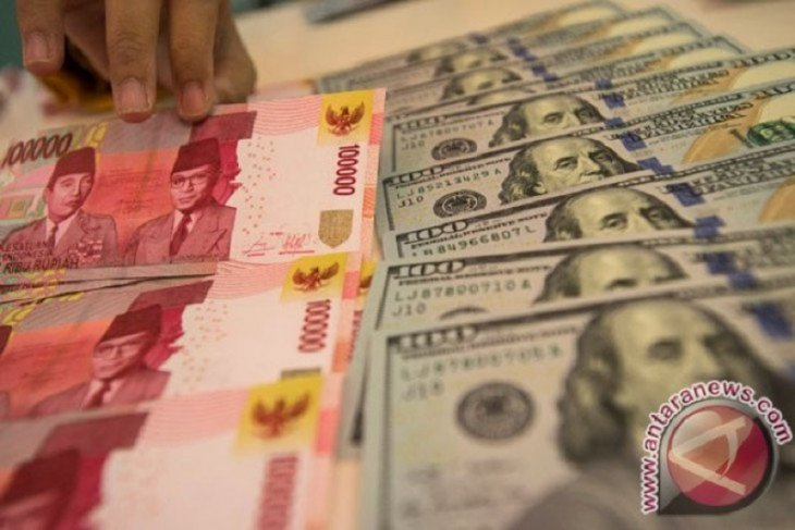 Rupiah melemah pasca-Bank Indonesia menahan suku bunga acuan