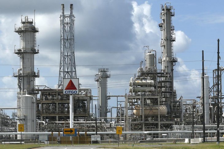 Harga minyak dunia turun
