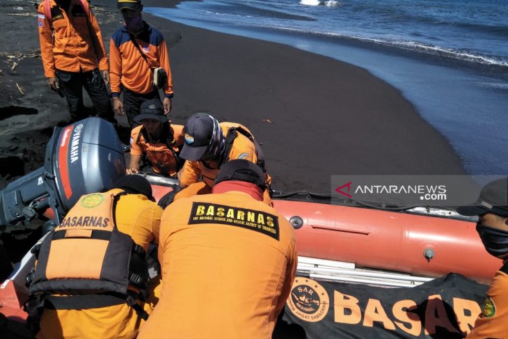 Tim SAR Jember belum temukan santri tenggelam di Pantai Pancer