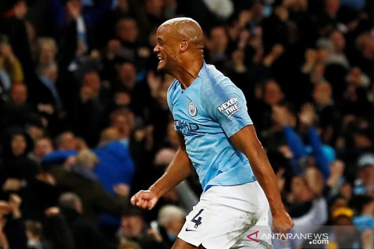 Kompany antar City tundukkan Leicester dan memuncaki klasemen
