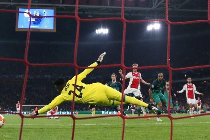 Jegal Ajax, Spurs jungkalkan prediksi di atas kertas