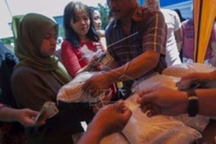 Pemkot Depok menggelar pasar murah di enam kelurahan