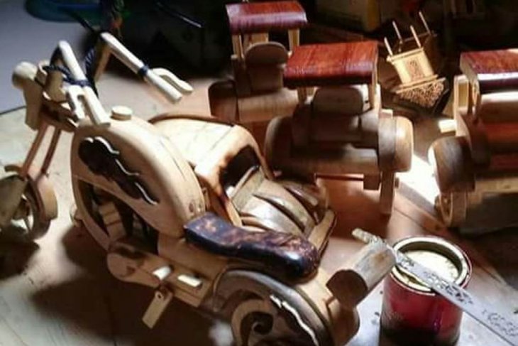 Komunitas desa wisata Muarojambi produksi 270 item souvenir