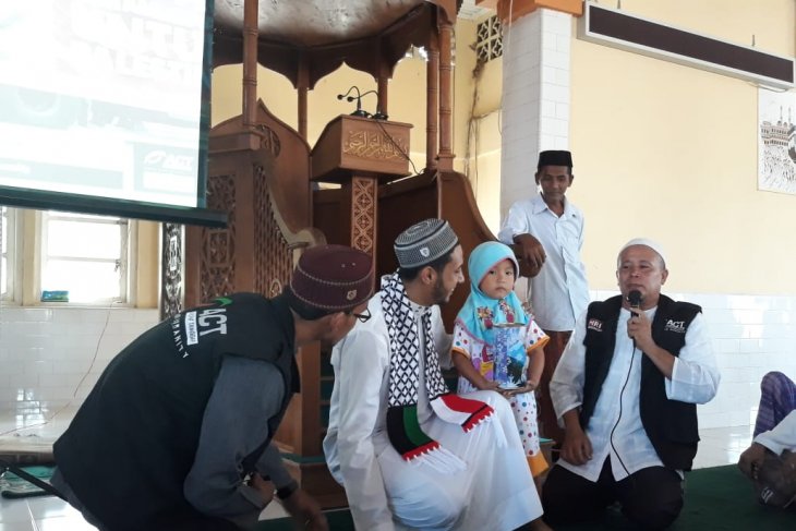Gadis cilik di Aceh Jaya sumbangkan celengan hajinya bagi Palestina