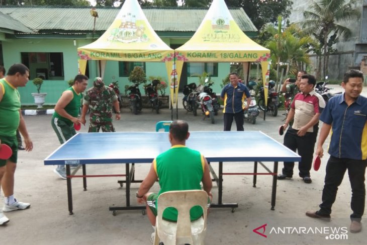 Jalin kebersamaan, Koramil 18/GL olahraga bersama dengan masyarakat