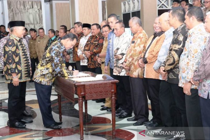 Bupati Tapsel hadiri rakor pencegahan korupsi bersama KPK