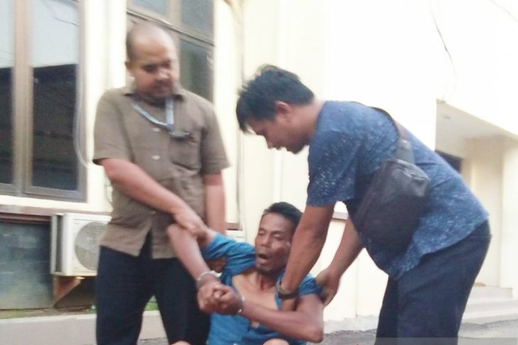 Polisi semakin yakin motif pembunuhan istri dan dua anak tiri karena harta