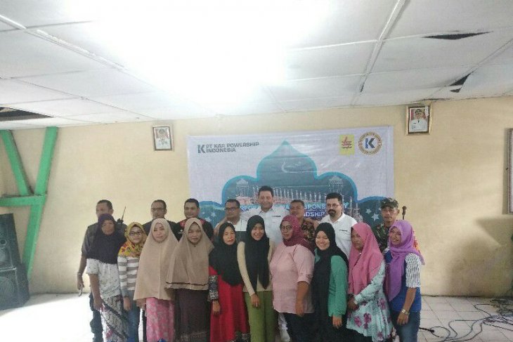 Kar Powership Indonesia bagikan 200 bingkisan kepada masyarakat Belawan