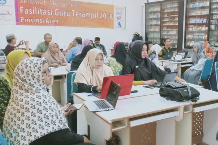 32 guru dilatih teknologi informasi dan komunikasi