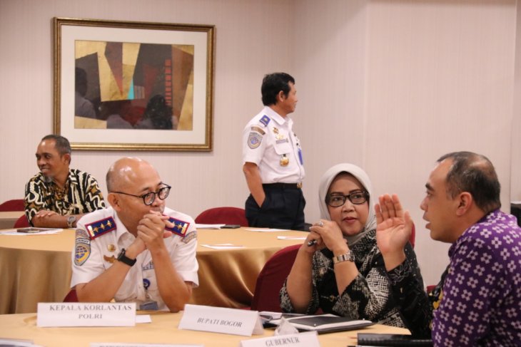 Pemkab Bogor-Tangerang kembali mengubah jadwal operasional truk
