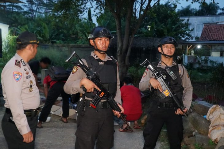 Densus bekuk terduga teroris jaringan ISIS di Cibinong Bogor