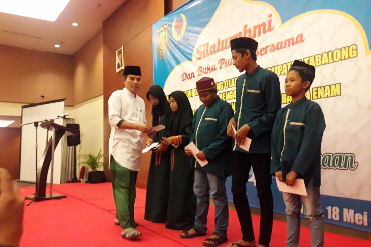 KONI Tabalong - IMI Kalsel serahkan santunan anak panti