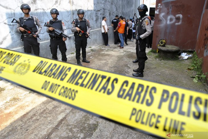 Densus 88 tangkap dua teduga teroris di Jatim