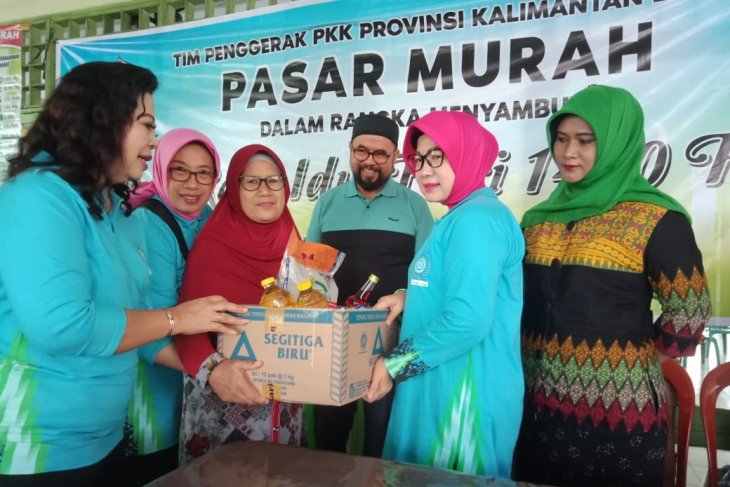 PKK Kalbar gelar pasar murah