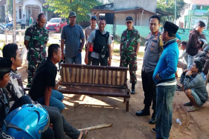 Gara-gara berita hoaks dua dusun bentrok