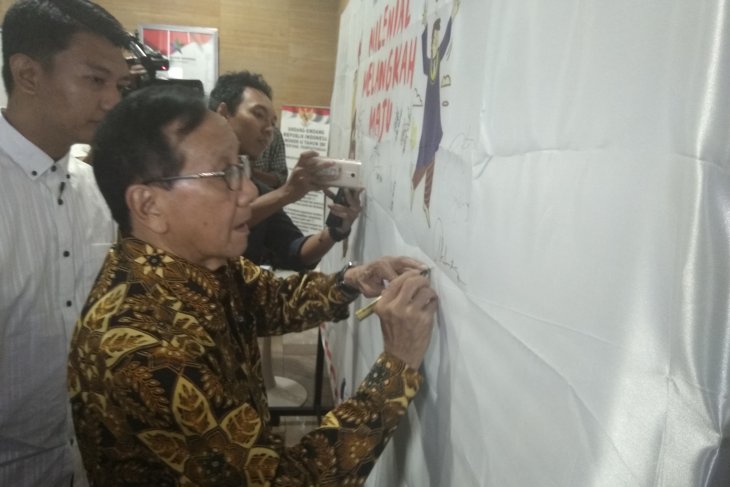 Akbar Tandjung: