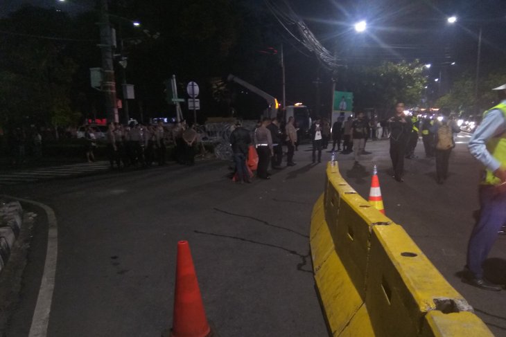 Jalan di depan gedung KPU RI ditutup