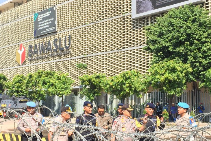 Perempuan depan Bawaslu tidak bawa bom, melainkan diduga stres