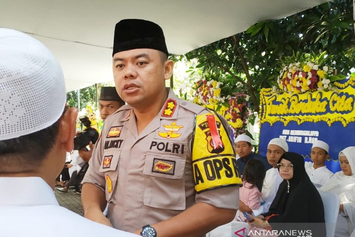 400 polisi kawal pemakaman Ustadz Arifin Ilham