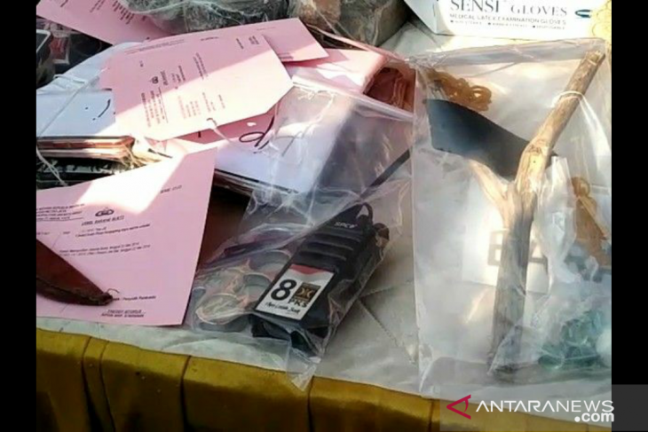 Ada logo partai barang bukti alat komunikasi pelaku ricuh Jakarta
