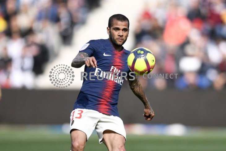 Dani Alves ingin bermain di Liga Inggris