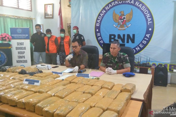 BNN Jambi ungkap pengiriman 74 Kg ganja yang libatkan oknum TNI