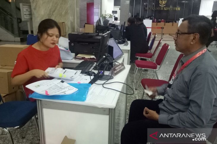 MK tetap terima kelengkapan administratif gugatan pemilu meski libur