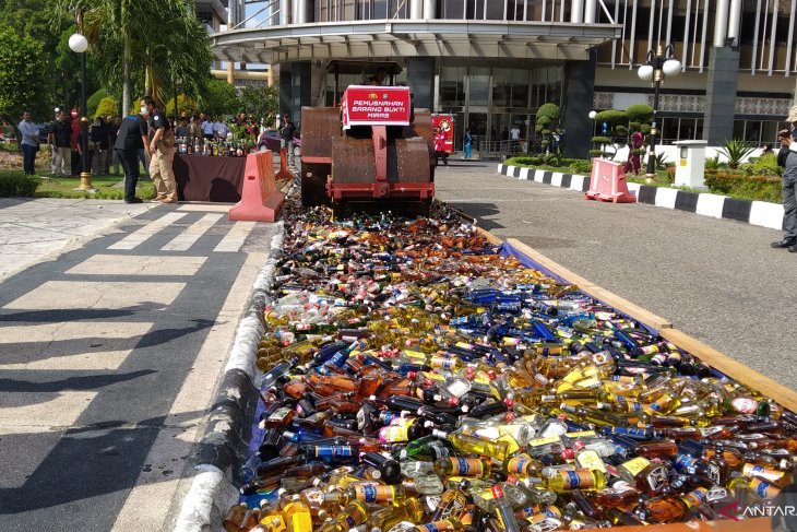 Polda Riau memusnahkan 15,5 kg sabu-sabu dan 30.000 butir ekstasi