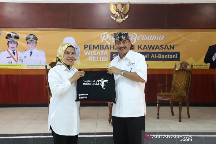 Bupati Tatu gagas wisata religi Syekh Nawawi Albantani