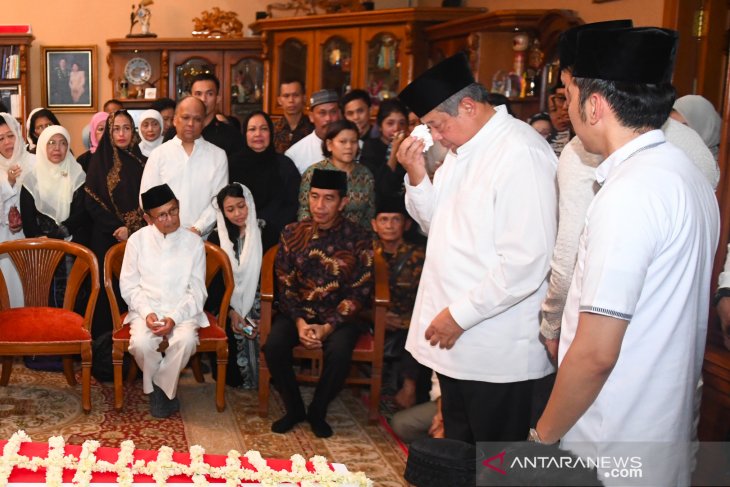 SBY Ibu Ani pasrah namun tidak pernah menyerah