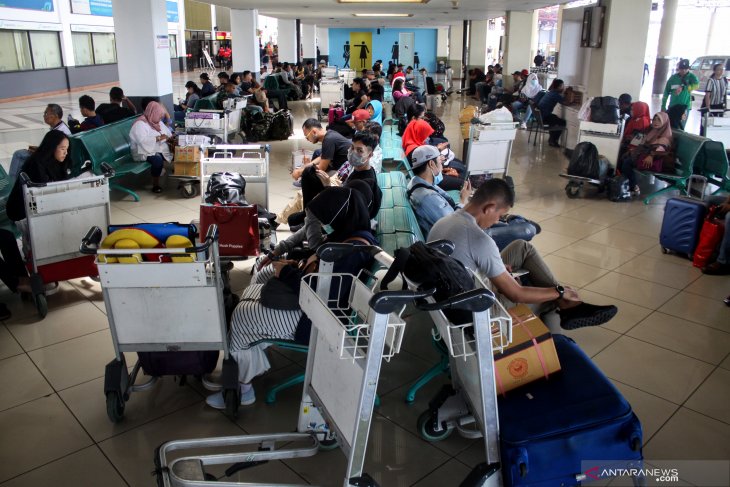 Penumpang melalui Bandara Juanda turun 25 persen selama Lebaran