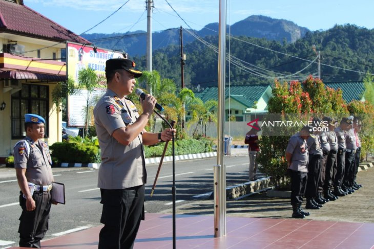 Kapolres pimpin apel pengamanan malam takbiran di Tapteng