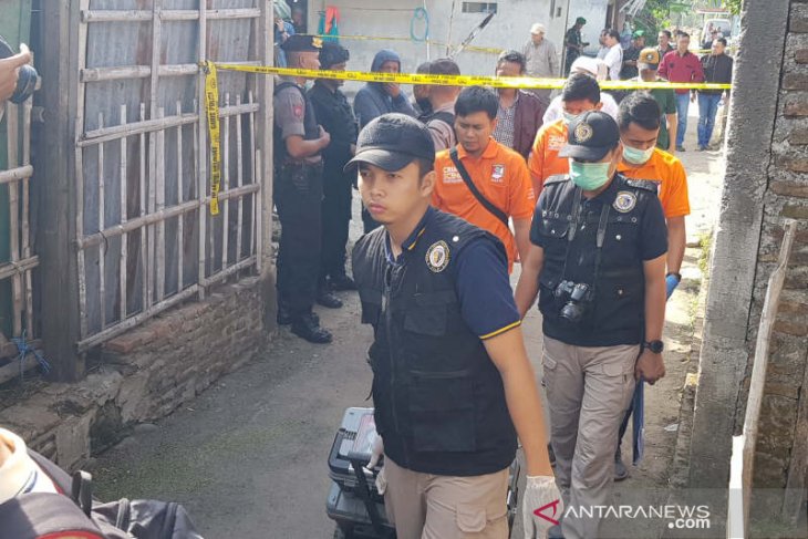 Densus dalami komunikasi pelaku bom bunuh diri Kartasura dengan