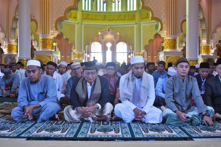 Wabup Ketapang Sholat Ied di Masjid Agung Al Ikhlas